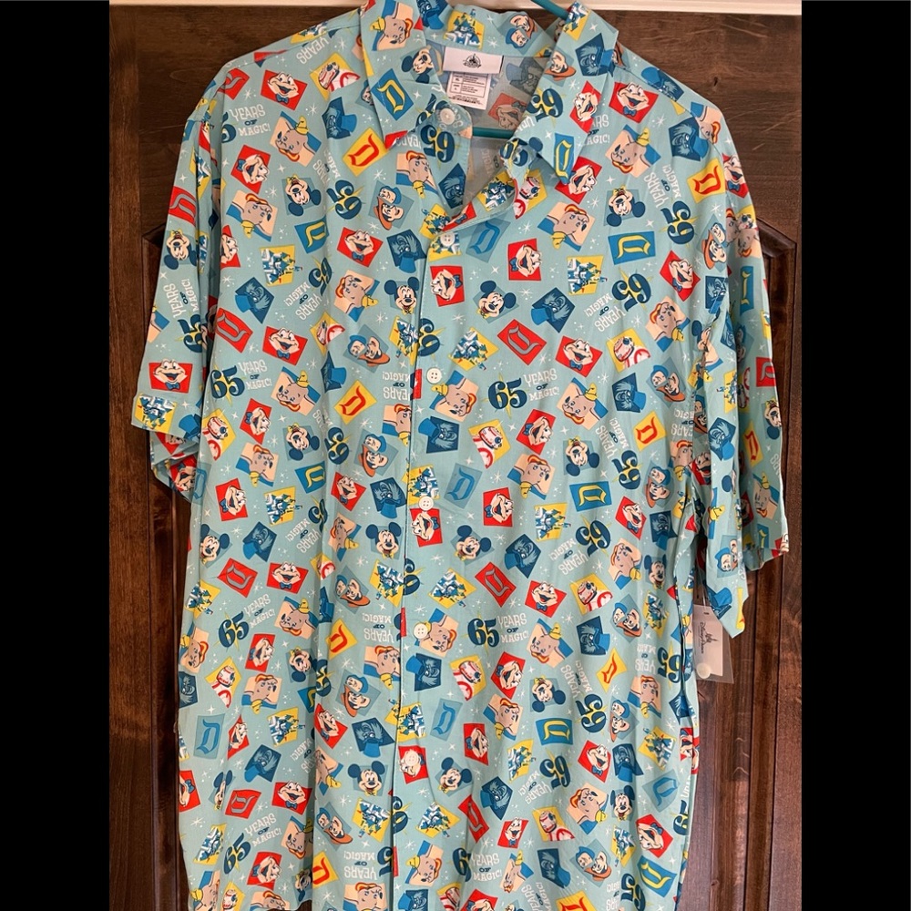 NWT classic Mens Disney theme park shirt